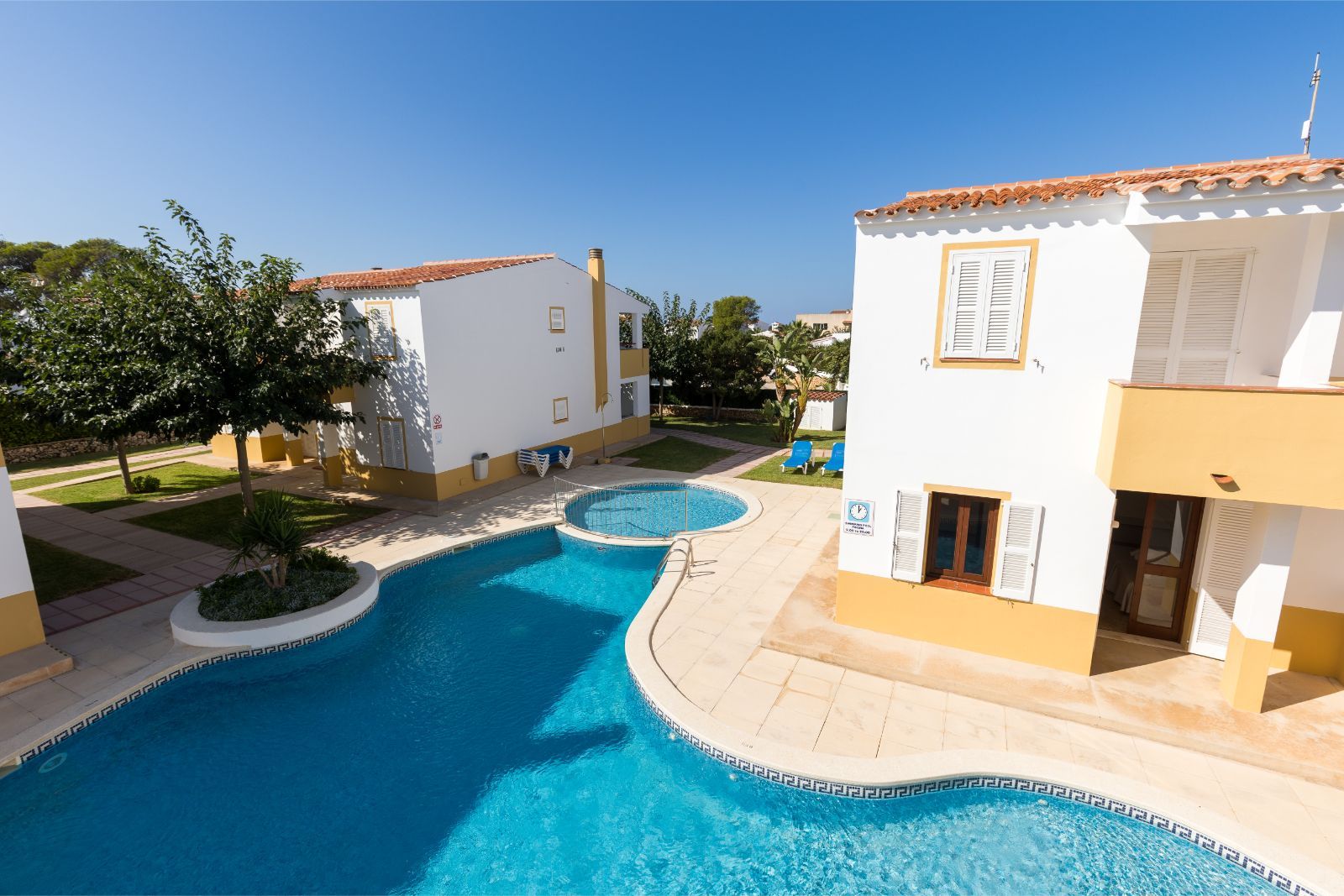 Vista piscina primer piso