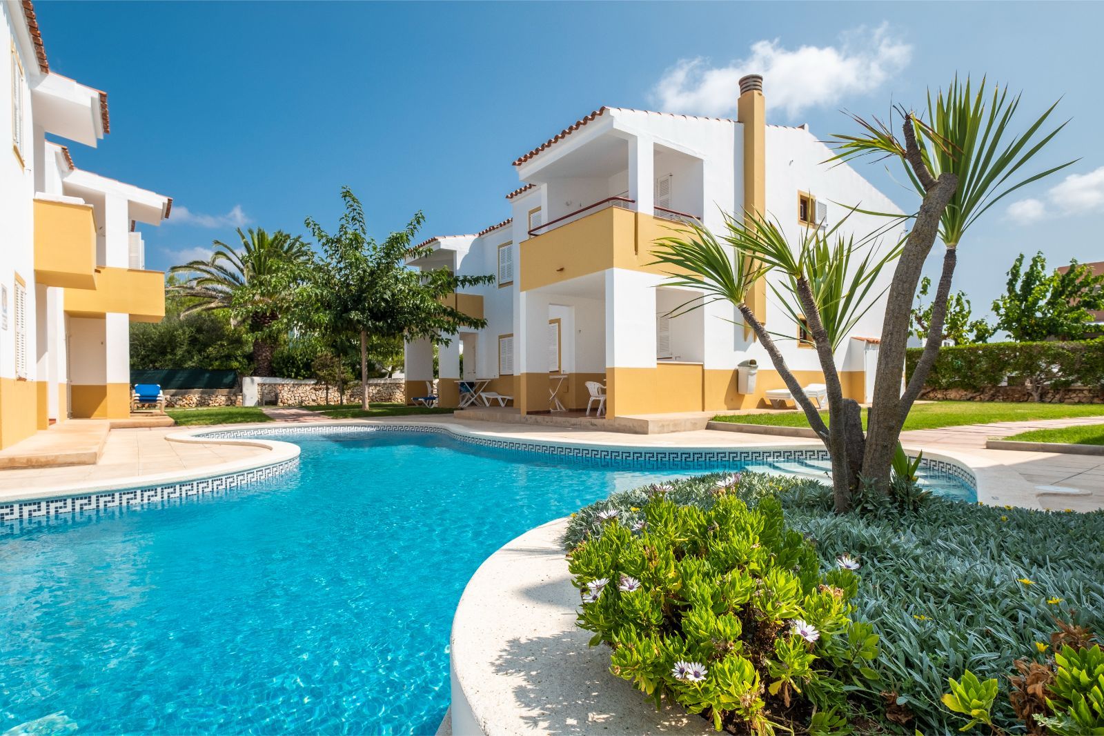 Piscina Apartamentos